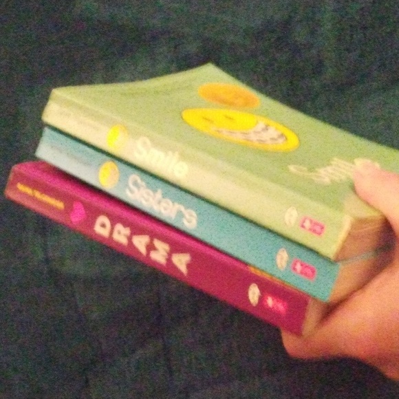 Set of 3 Raina Telgemeier books - Picture 5 of 5